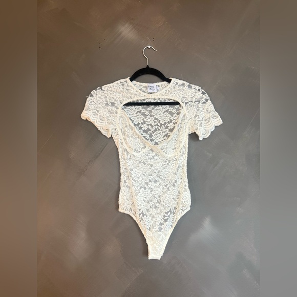 Princess Polly White Lace Bodysuit - Picture 5 of 7
